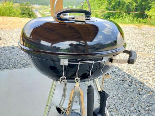 a grill sitting on a stand on the ground at Hakuba Mori no Wasabi Farm Auto Campsite - Vacation STAY 22254v in Hakuba