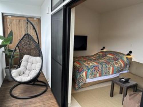 a room with a swing chair and a bed at Onomichi Villa Ayah - Vacation STAY 74632v in Onomichi