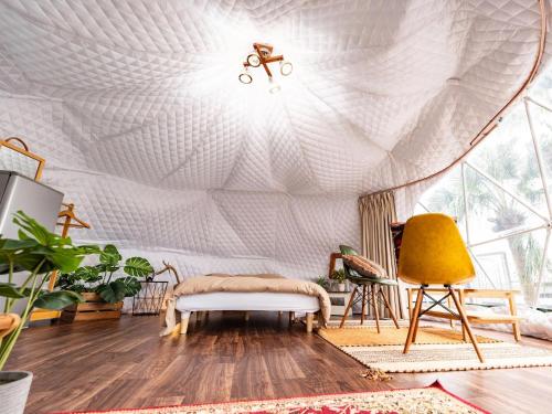 a living room with a ceiling covered in netting at Kaamlanai Harbor - Vacation STAY 40317v in Nichinan