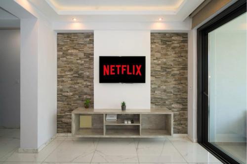 a lobby with a reactix sign on the wall at Luxury Modern Larnaca Central in Larnaka