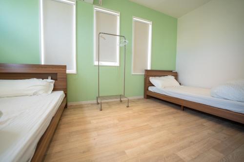 Ένα ή περισσότερα κρεβάτια σε δωμάτιο στο Miyazaki - House - Vacation STAY 18190