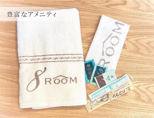 a table with a napkin and a pile of towels at 8Room - Vacation STAY 70877v in Yachimata