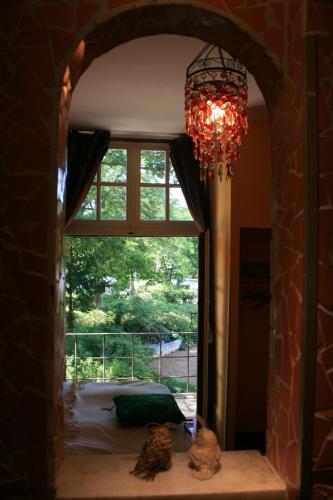 a room with a window and a chandelier at Château de la Grange Fort in Issoire