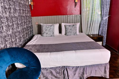 Ein Bett oder Betten in einem Zimmer der Unterkunft Pangolin Nest Boutique Hotel