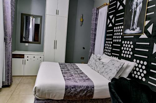 Ein Bett oder Betten in einem Zimmer der Unterkunft Pangolin Nest Boutique Hotel