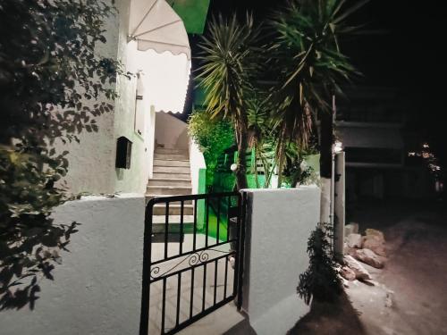 Фотография из галереи Akrata Golden Beach House 3 в городе Aíyira