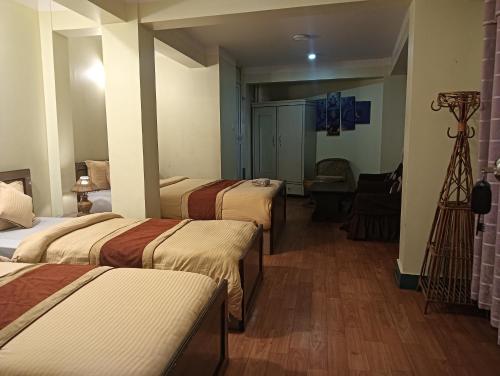 Una cama o camas en una habitación de Hotel Pristine