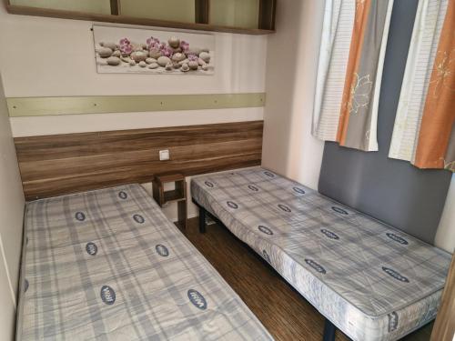 Cabrières-dʼAiguesにあるCamping Onlycamp Les Chênes Vertsのギャラリーの写真