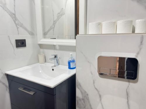 Koupelna v ubytování Élégant Studio Neuf Quartier 2 Mars Sécurisé