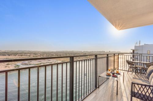 Μπαλκόνι ή βεράντα στο Family Holiday Homes in Yas Island Abu Dhabi, Near Ferrari World & SeaWorld
