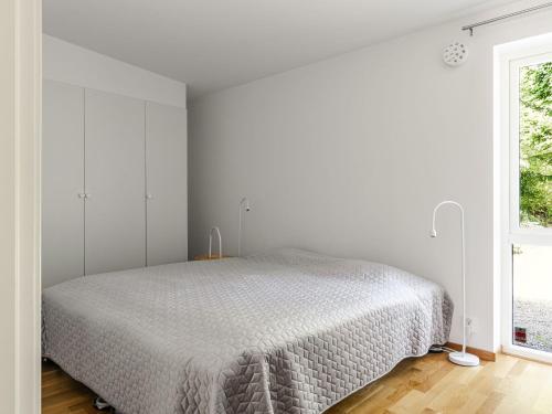 Katil atau katil-katil dalam bilik di Holiday Home Paradiset by Interhome
