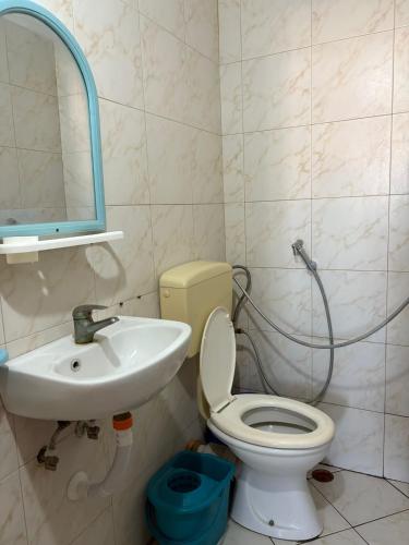 a bathroom with a sink and a toilet and a mirror at dhoma kastrati in Barç