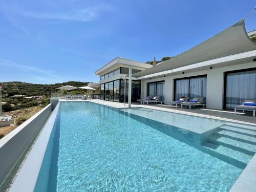Swimmingpoolen hos eller tæt på Villa Bianca