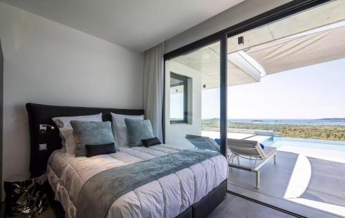 En eller flere senge i et værelse på Villa Bianca