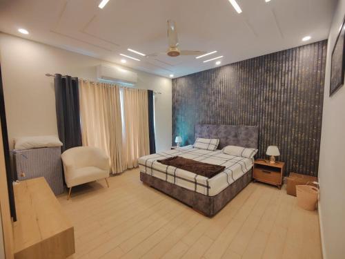 Postel nebo postele na pokoji v ubytování brand new luxury house in overseas 5