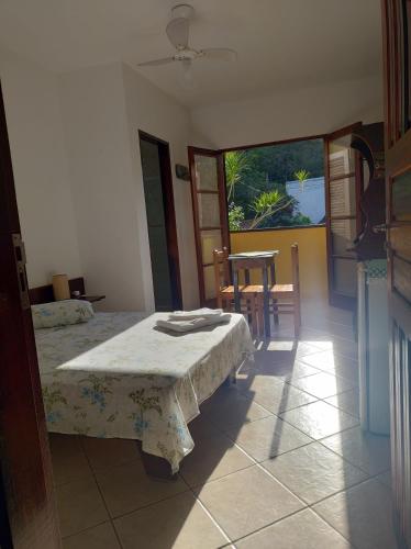 Postel nebo postele na pokoji v ubytování Suites Brilho do Sol