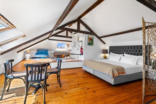 a bedroom with a bed and a table and chairs at Quinta Colina by Shiadu in Lisbon