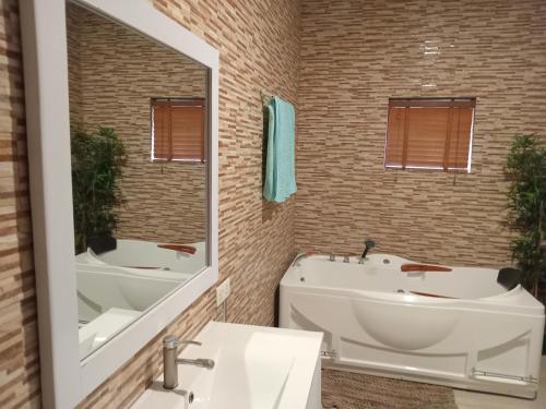 Gambar di galeri bagi JLA Homes Ltd di Danfa