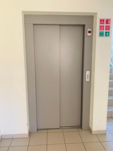 Фотография из галереи Local-Lux Apartman 3 szoba, privát parkoló в Кечкемете