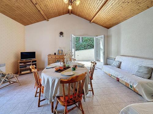 Ruang duduk di Holiday Home Epicea by Interhome