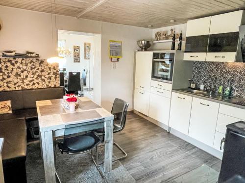 Η κουζίνα ή μικρή κουζίνα στο Holiday Home Baur by Interhome