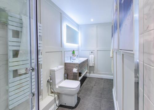 Bilik mandi di Harper Luxe Serviced Apartments Dunstable