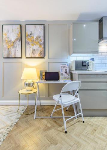 Dapur atau dapur kecil di Harper Luxe Serviced Apartments Dunstable