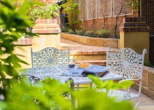 Taman di luar Harper Luxe Serviced Apartments Dunstable