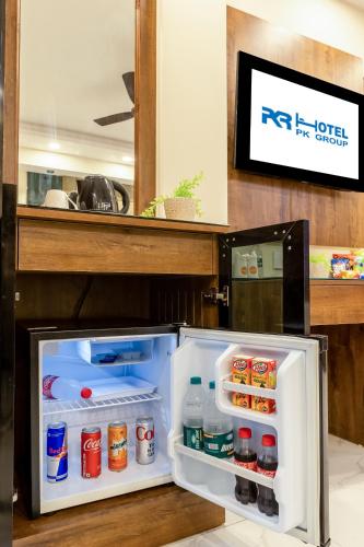 PK Boutique Hotel Noida Expresswayに飾ってある許可証、賞状、看板またはその他の書類