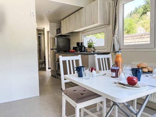 Dapur atau dapur kecil di Holiday Home Tiny Haus Vierseenblick Nummer 3 by Interhome