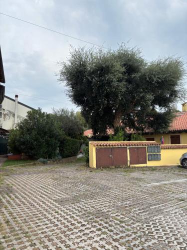 Το κτήριο όπου στεγάζεται  το διαμέρισμα