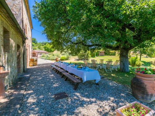 Taman di luar Holiday Home Podere San Giuseppe-1 by Interhome