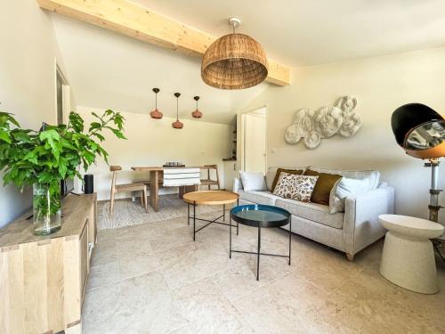 Χώρος καθιστικού στο Holiday Home Les Villas de Rêve à la Mer by Interhome