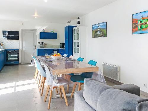 Η κουζίνα ή μικρή κουζίνα στο Holiday Home Les Loges by Interhome