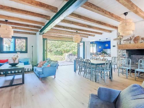 Χώρος καθιστικού στο Holiday Home La Malaiguille by Interhome