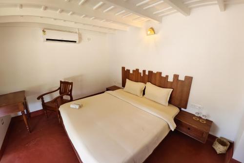 Postel nebo postele na pokoji v ubytování Aavi beach retreat, Nileshwar