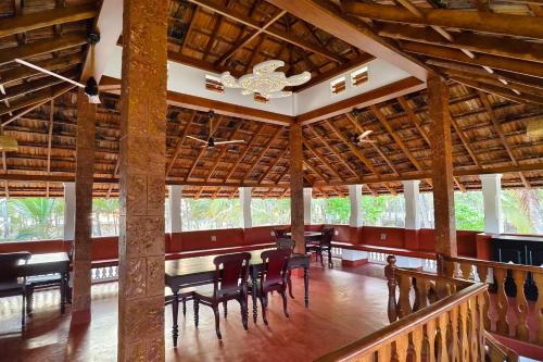 Restaurace v ubytování Aavi beach retreat, Nileshwar