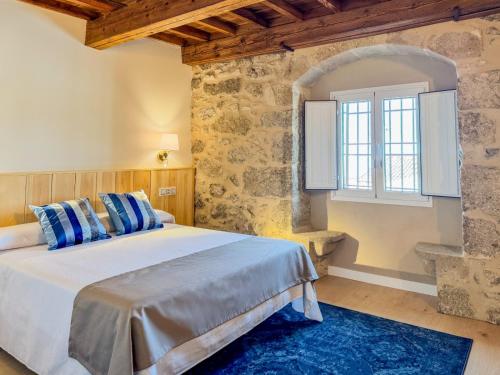 a bedroom with a bed and a window at Balcón de la Sierra 