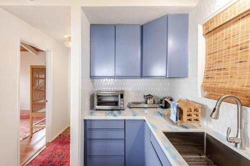 Cucina o angolo cottura di Casa Grateful Hawaii