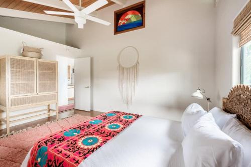 Letto o letti in una camera di Casa Grateful Hawaii