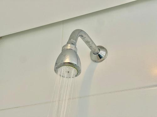 a shower with water coming out of it at Atlântida Green Square - 607A in Xangri-lá