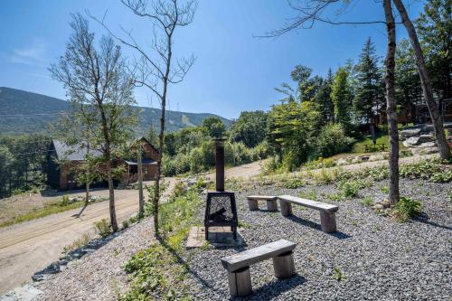 a group of benches sitting on the side of a road at Spa and Mountain - Le Tennessee Whiskey in Saint-Philémon
