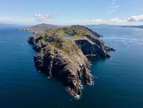 an island in the middle of the ocean at Ard na Muirí - Durrus - Apartment in Durrus