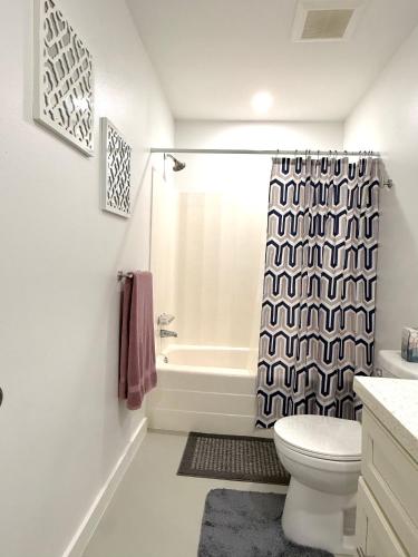 Un baño de Cozy Studio in a Gated Community on Lake Conroe