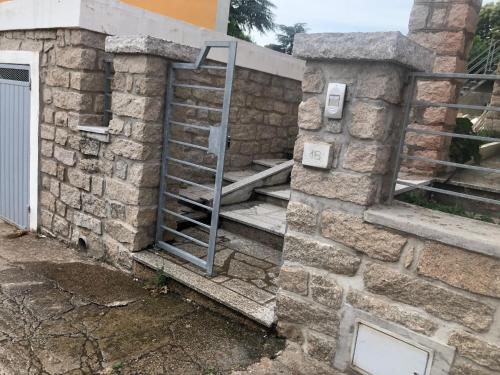 a ladder on the side of a brick wall at PM 16 Via Frati de Addis in Aggius