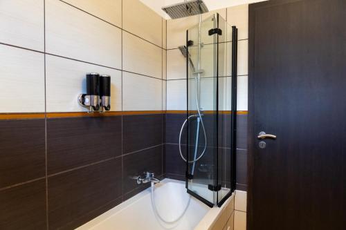 Ванная комната в Aranyforrás Wellness