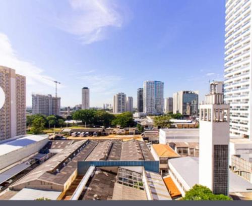 a view of a city skyline with tall buildings at Barra Funda metrô em São Paulo próximo ao Fórum e ao Allianz Park in Sao Paulo