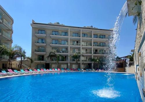 Πισίνα στο ή κοντά στο Sunshine Resort - Tabarja, Lebanon