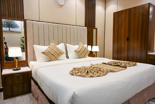 Giường trong phòng chung tại Aknan AlNarjs