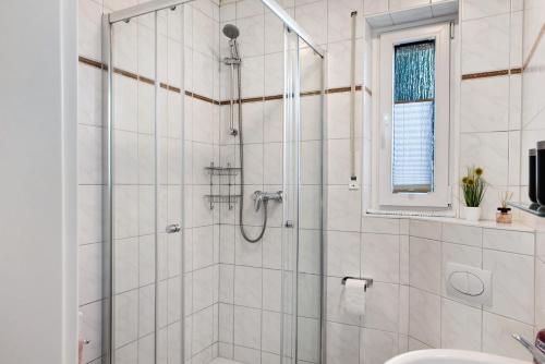 Bilik mandi di Ferienwohnung Fuldatalblick